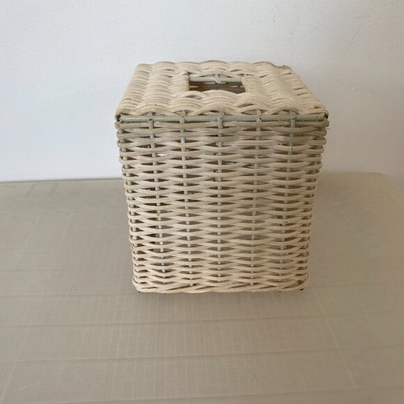 Bathroom Wicker Tissue Holder & 3-D Rose Design - Picture 3 of 8